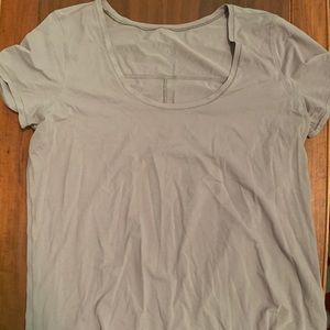 Lululemon tee